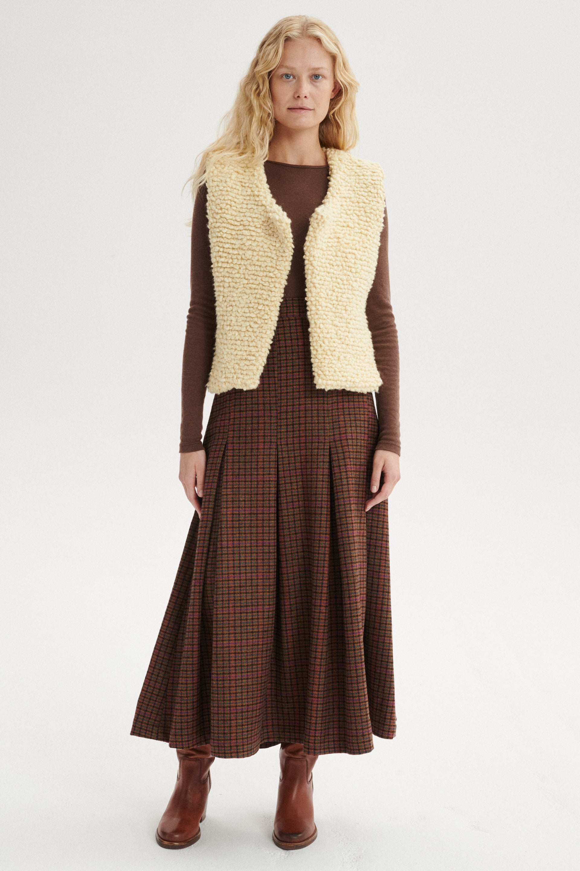 Ari Tailored Skirt With Shaping Darts